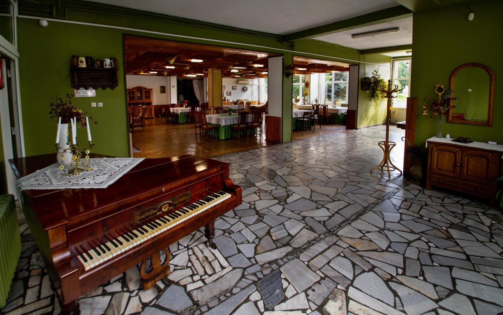Zajazd Grodek Bujak Robert Naclegi I Restauracja Grodkow  Kültér fotó